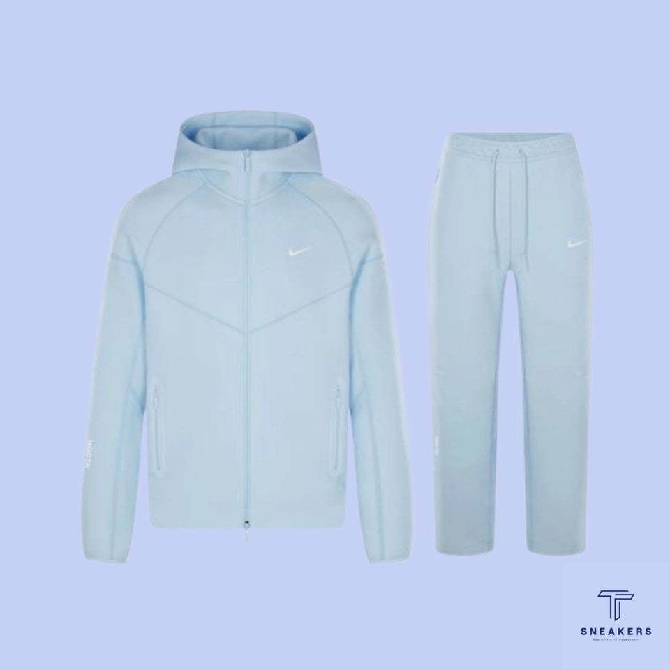 Conjunto Tech Fleece Nocta x Nike Azul Bebê