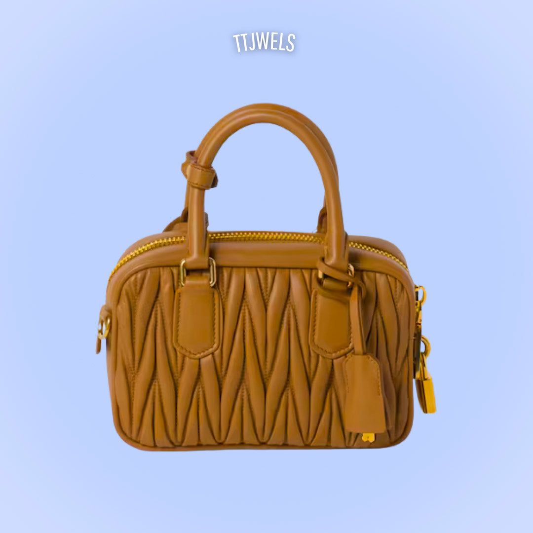 Bolsa MiuMiu Arcadia em Couro Matelassê - Caramelo