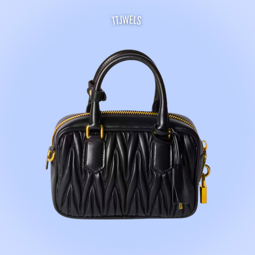 Bolsa MiuMiu Arcadia em Couro Matelassê - Noir