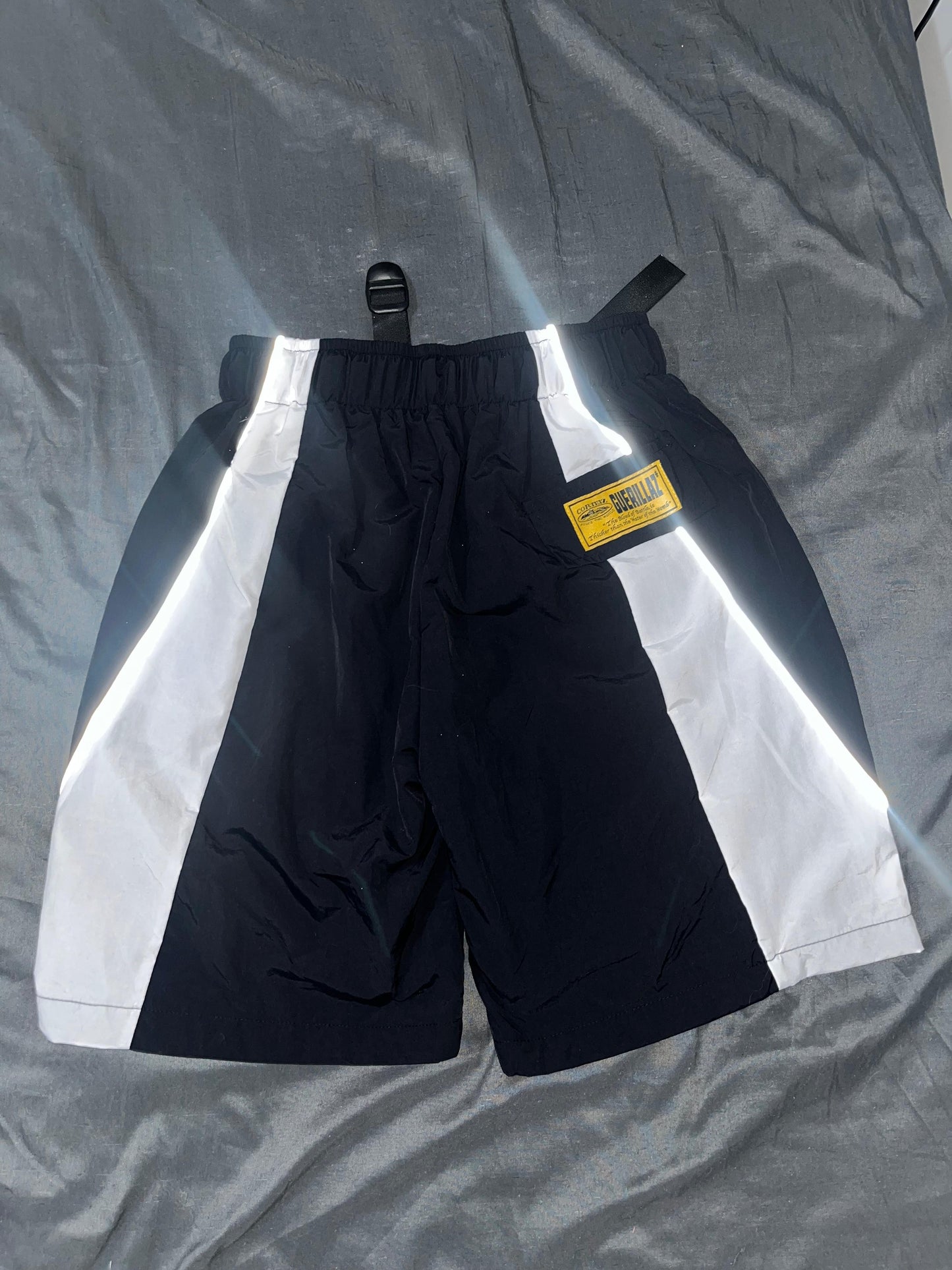 Shorts Corteiz Guerillaz Preto e Branco PRONTA ENTREGA